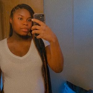 Meet your Posher, Leona